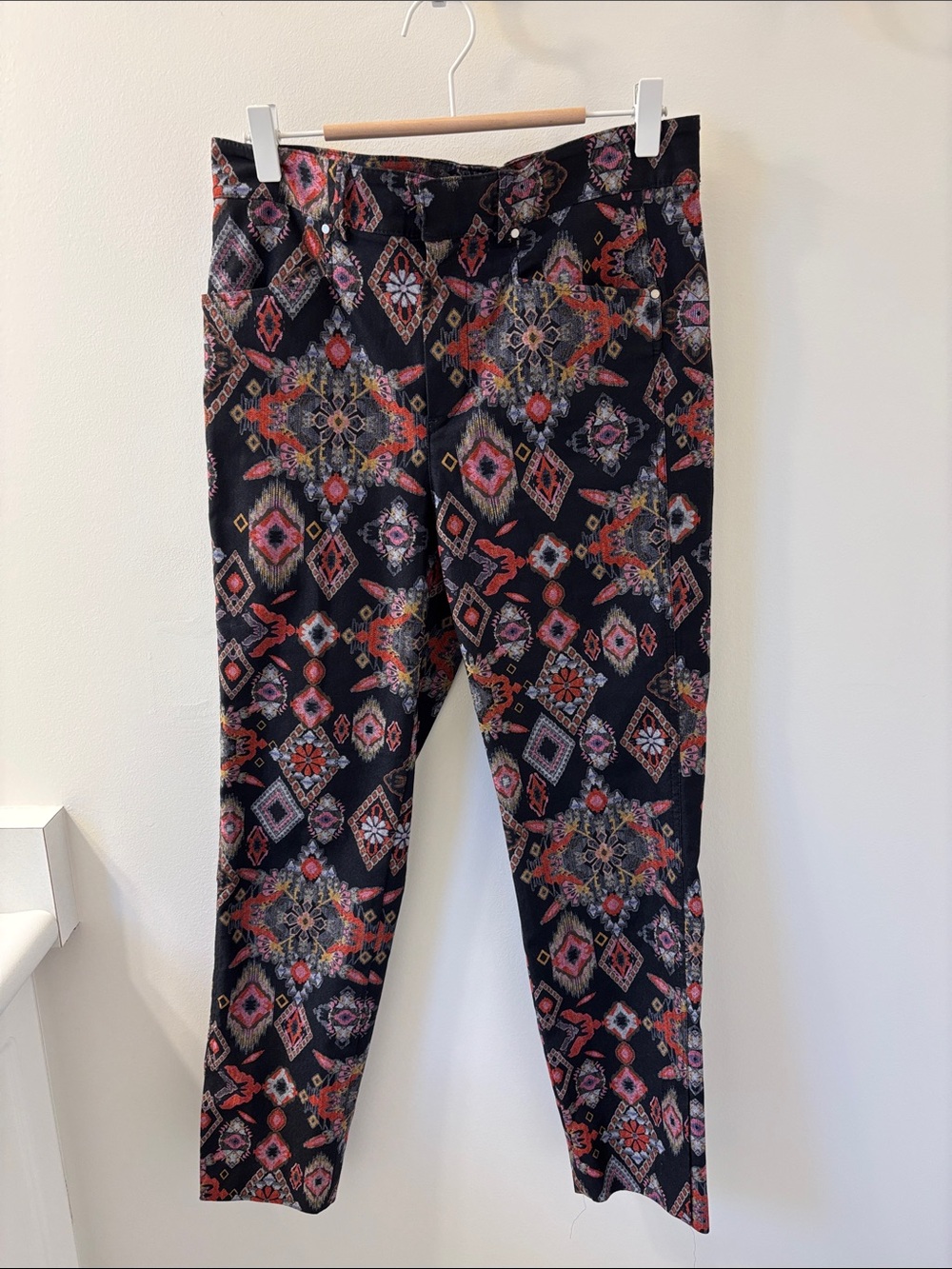 ZARA Women’s Printed Stretch Pants - EUC
